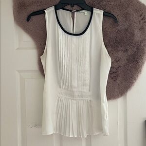 Chord White Pleated Sleeveless Blouse